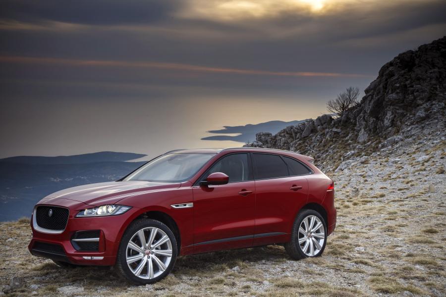  Jaguar F-Pace R-Sport 2016 года  (фото 14 из 30)